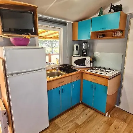 Кемпинг Mobil 6 Personnes 4* Les Pins Maritimes Йер
